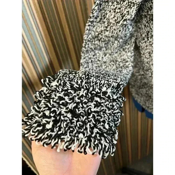 Cozy Black and White Marled Knit Sweater with Textured Cuffs and Collar - Picture 3 of 8